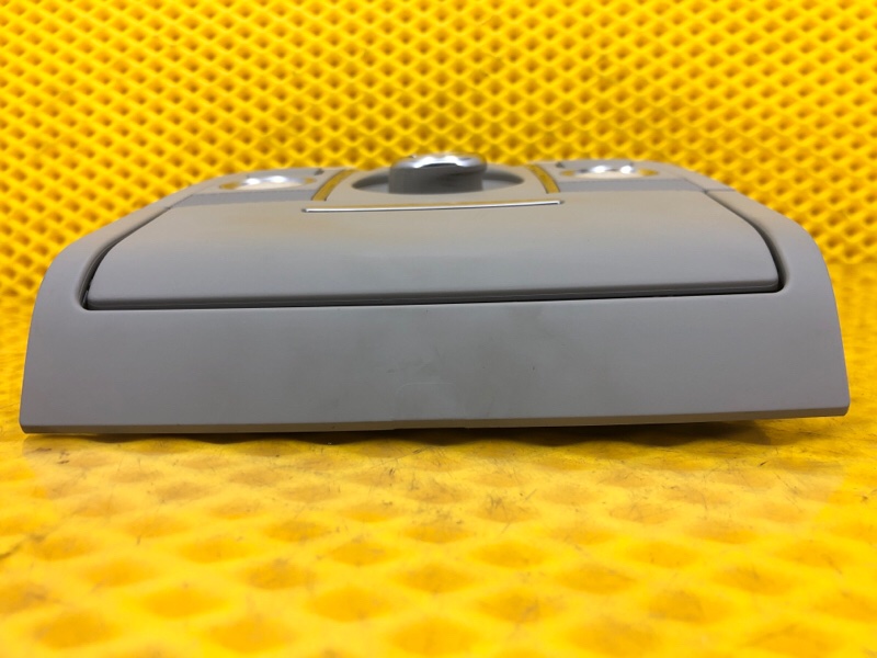 Плафон освещения салона Audi Q7 2014 4L