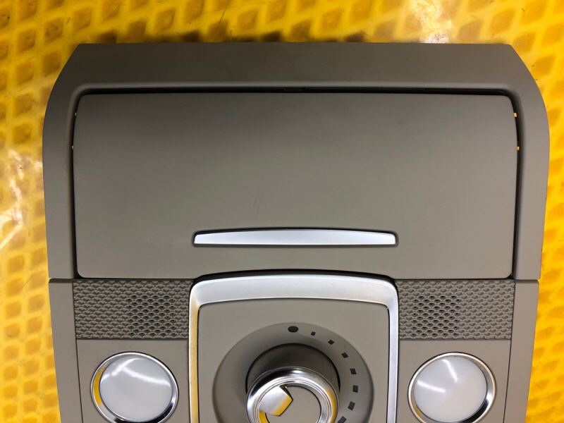 Плафон освещения салона Audi Q7 2014 4L