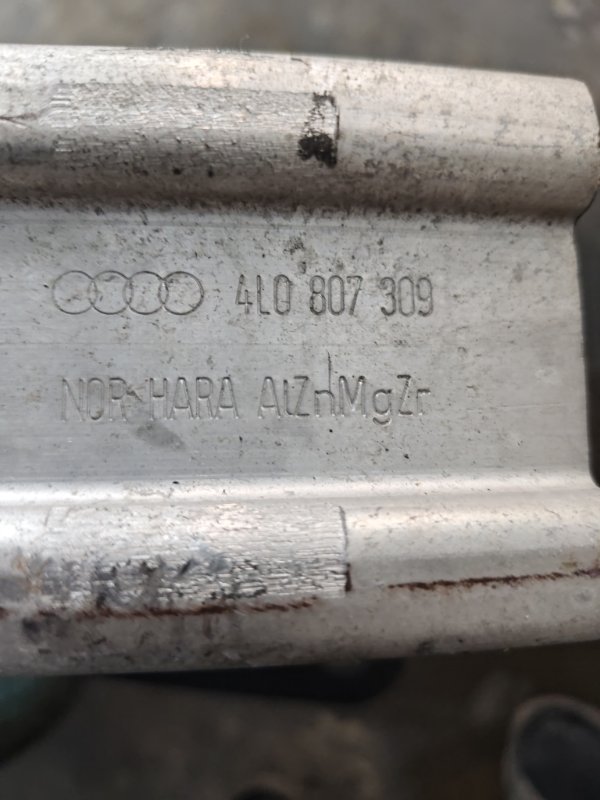 Усилитель бампера Audi Q7 2014 4L