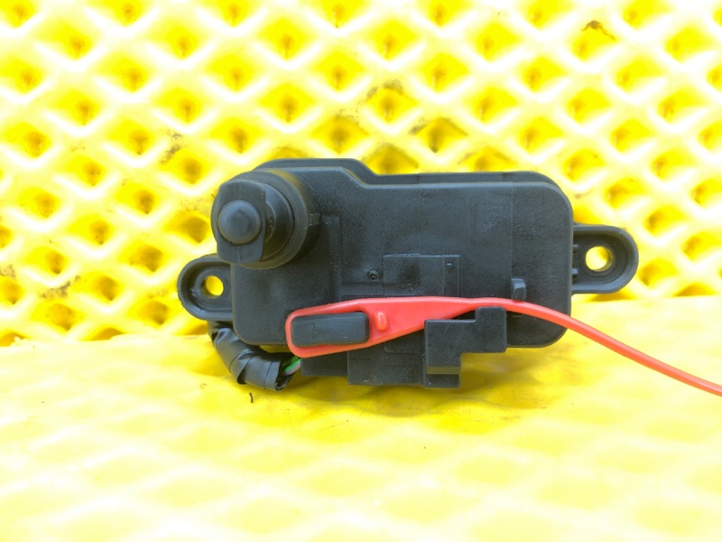 Замок лючка бензобака Audi Q7 2014 4L