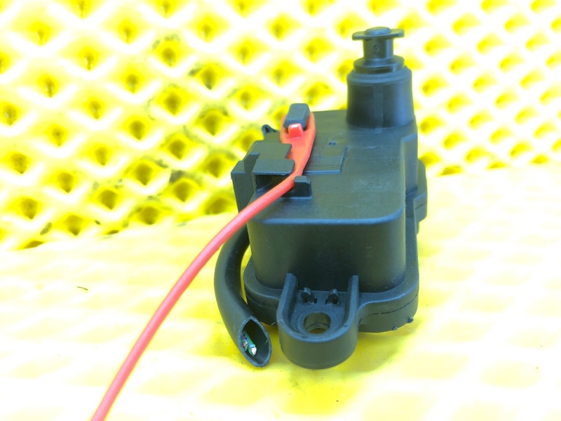 Замок лючка бензобака Audi Q7 2014 4L