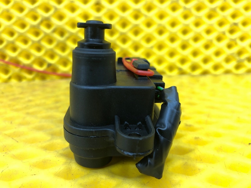 Замок лючка бензобака Audi Q7 2014 4L