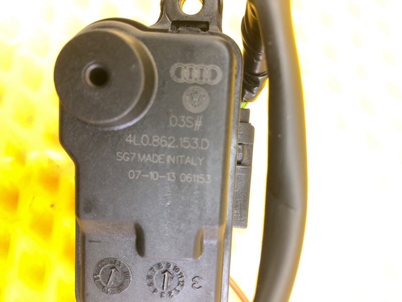 Замок лючка бензобака Audi Q7 2014 4L