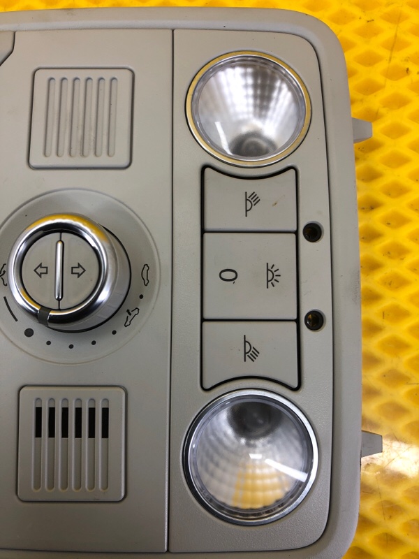 Плафон подсветки салона Volkswagen Tiguan