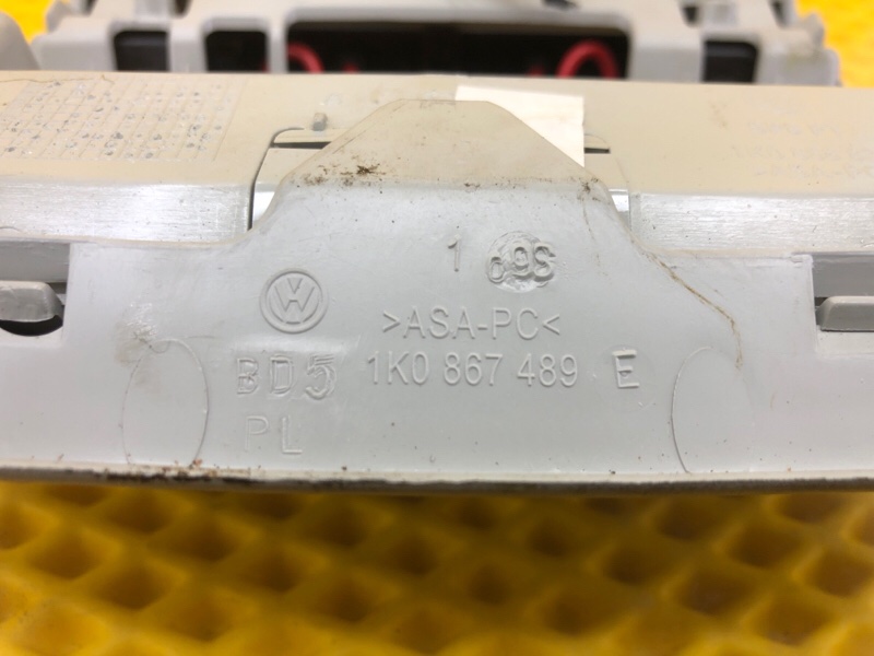 Плафон подсветки салона Volkswagen Tiguan