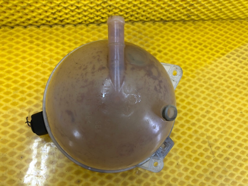 Бачок расширительный Volkswagen Tiguan