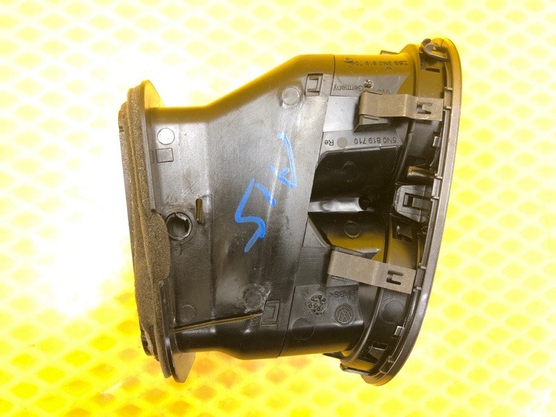 Дефлектор воздушный правый Volkswagen Tiguan