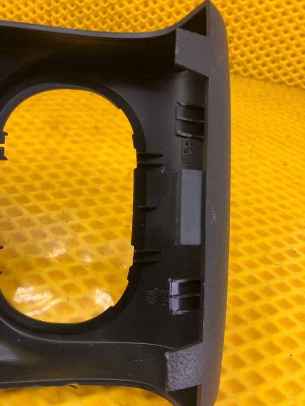 Консоль центральная Volkswagen Tiguan