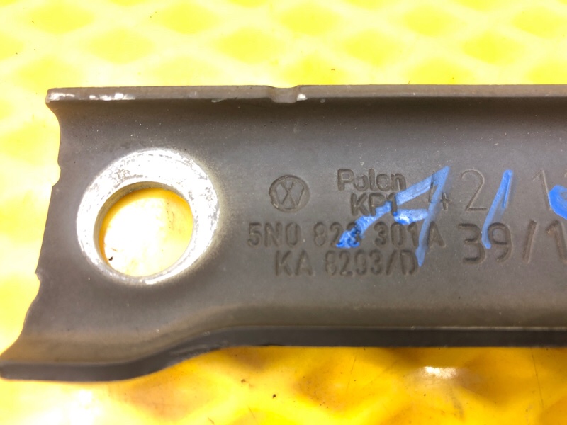 Петля капота левая Volkswagen Tiguan