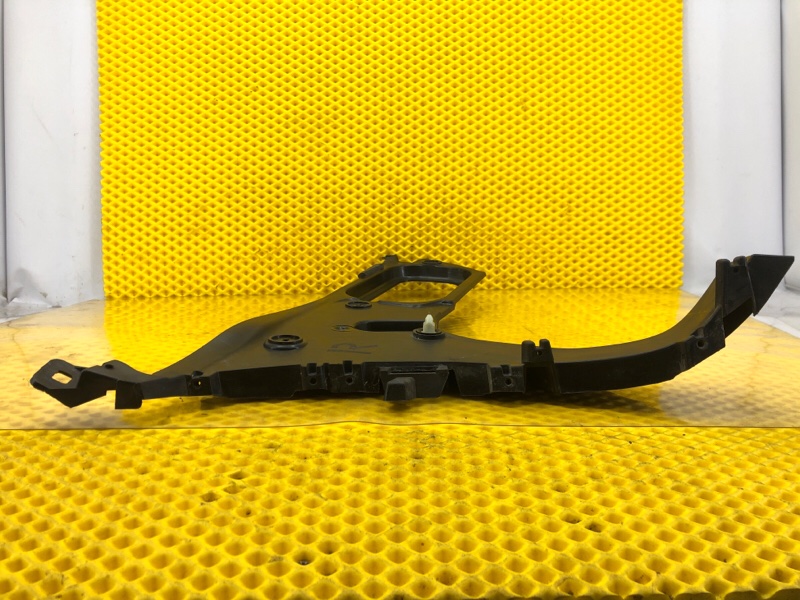 Кронштейн бампера Audi Q7 2014 4L