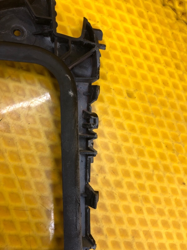 Кронштейн бампера Audi Q7 2014 4L