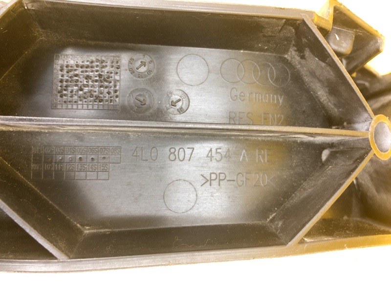 Кронштейн бампера Audi Q7 2014 4L