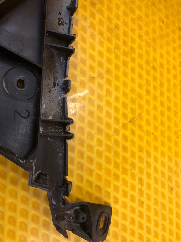 Кронштейн бампера Audi Q7 2014 4L