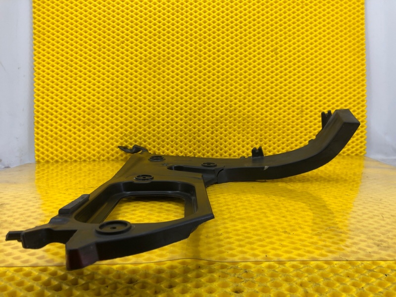 Кронштейн бампера Audi Q7 2014 4L