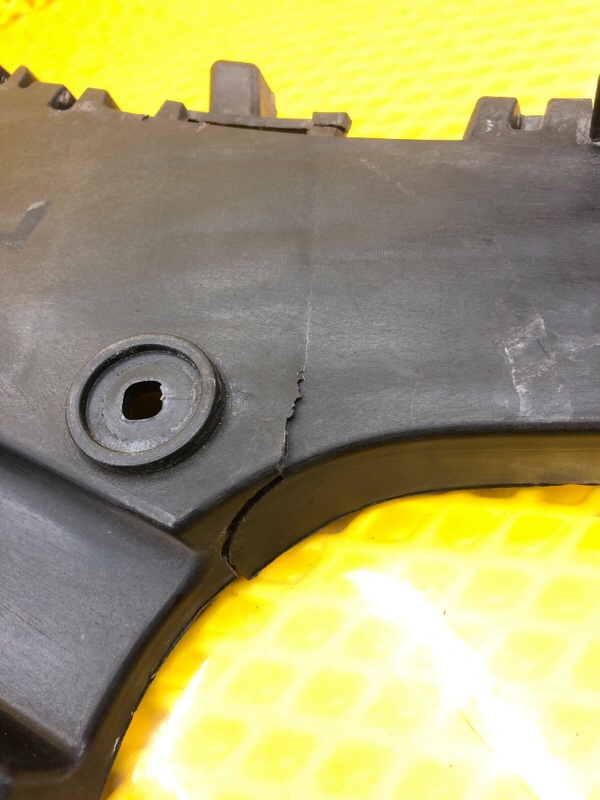 Кронштейн бампера Audi Q7 2014 4L