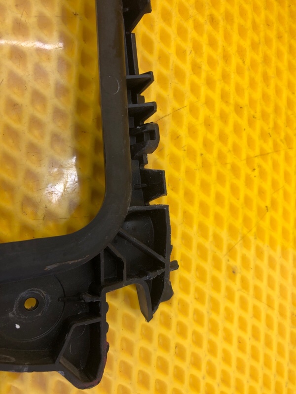 Кронштейн бампера Audi Q7 2014 4L