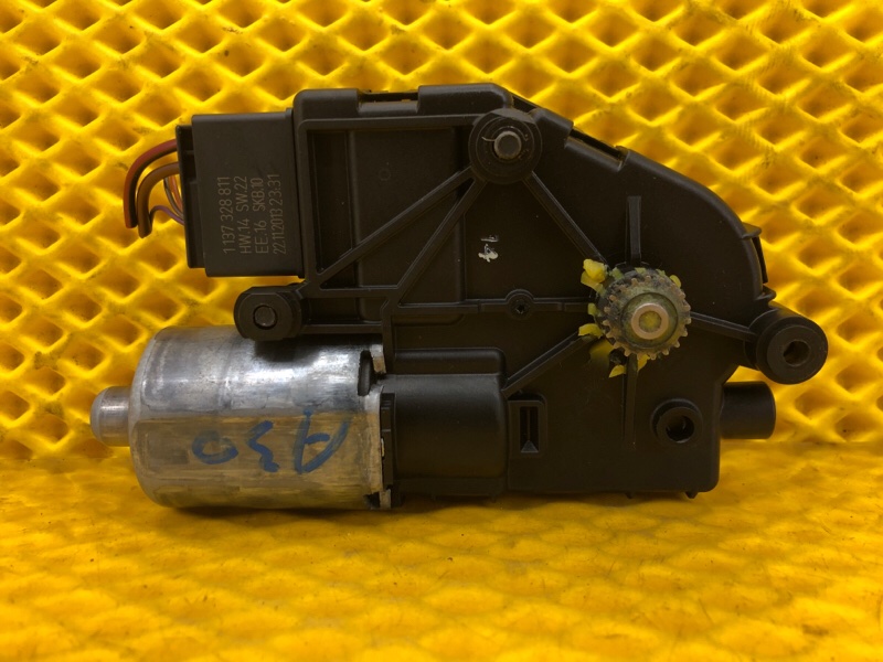 Моторчик люка Audi Q7 2014 4L