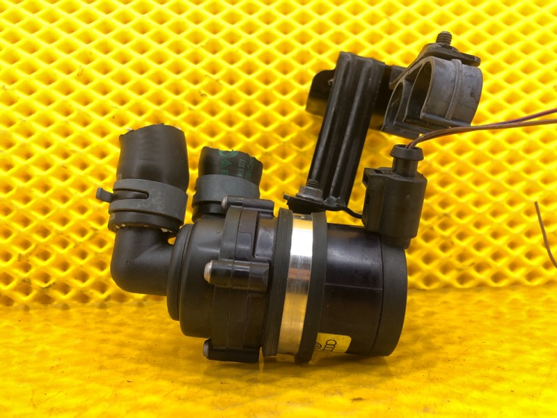 Насос водяной дополнительный , помпа Audi Q7 2014 4L