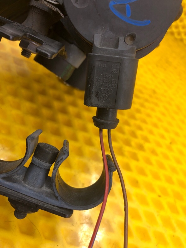 Насос водяной дополнительный , помпа Audi Q7 2014 4L