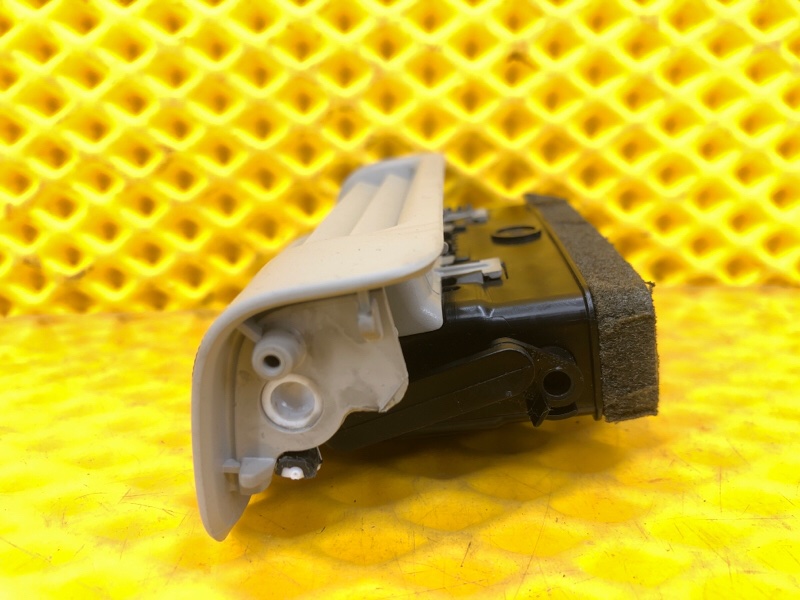 Дефлектор воздушный левый Audi Q7 2014 4L