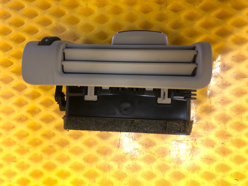 Дефлектор воздушный левый Audi Q7 2014 4L