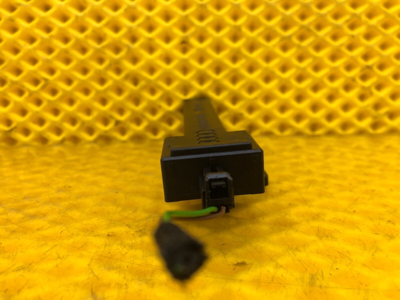 Антенна Audi Q7 2014 4L