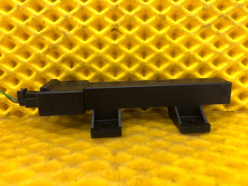 Антенна Audi Q7 2014 4L