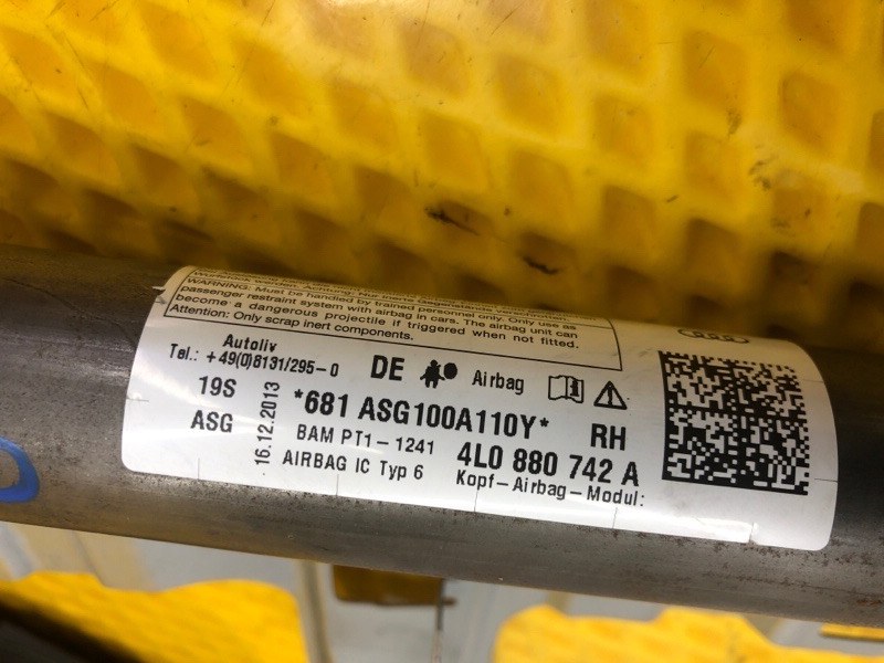 Шторка безопасности справа Audi Q7 2014 4L