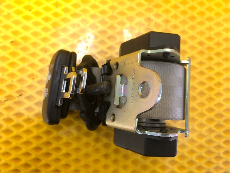 Ремень безопасности задний Audi Q7 2014 4L