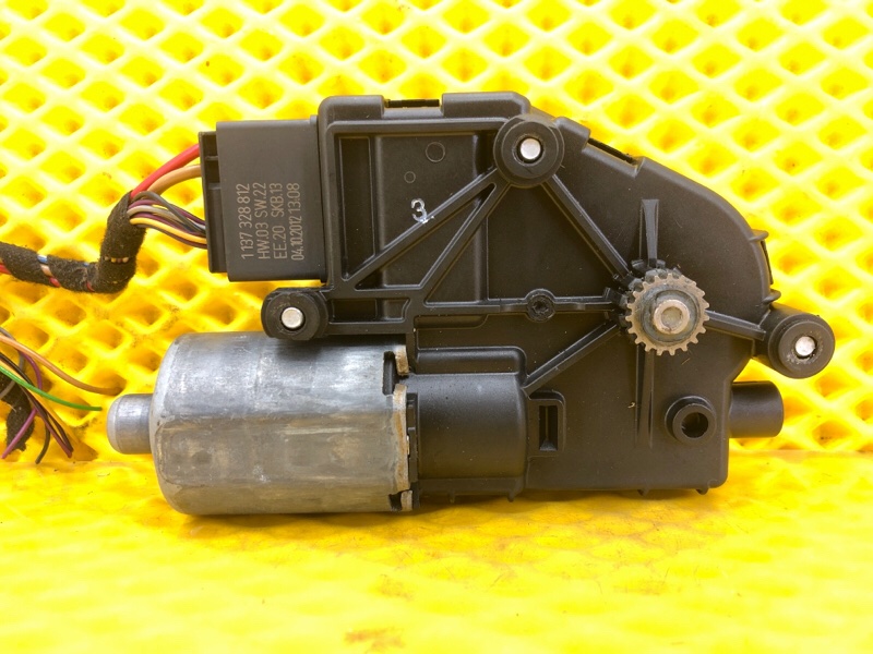 Моторчик люка Volkswagen Tiguan