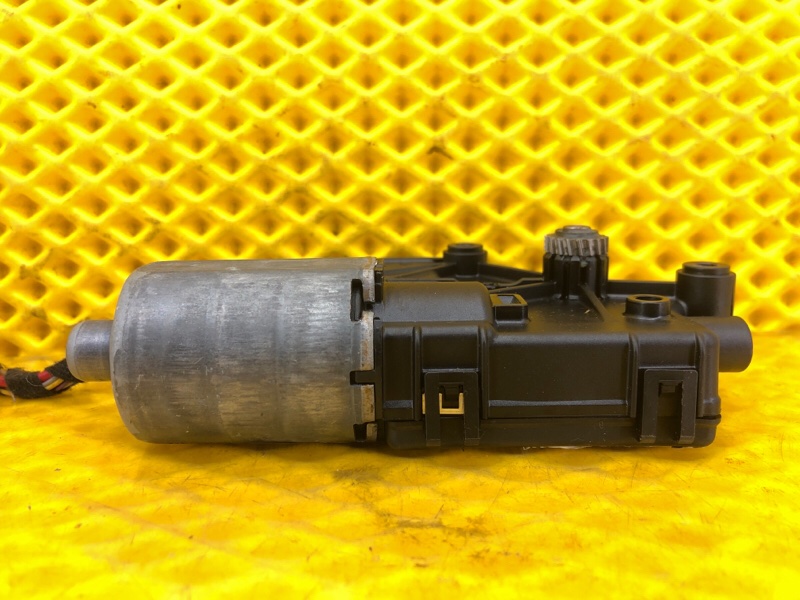 Моторчик люка Volkswagen Tiguan