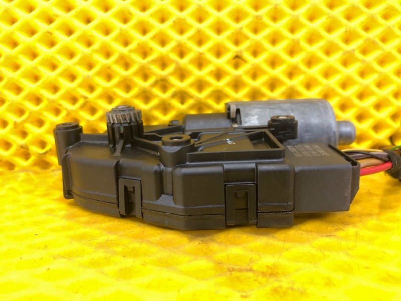 Моторчик люка Volkswagen Tiguan