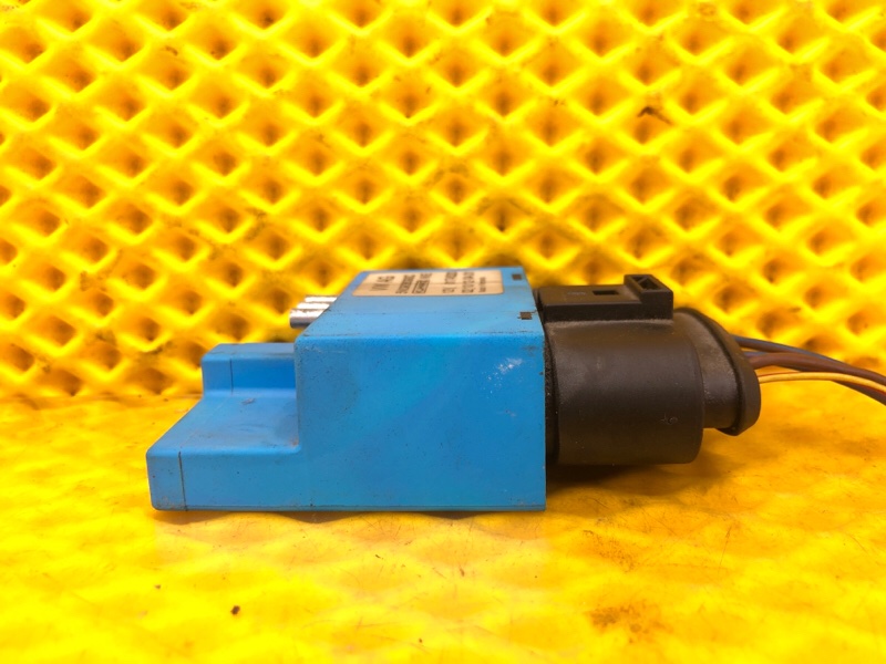 Блок управления топливным насосом Volkswagen Tiguan