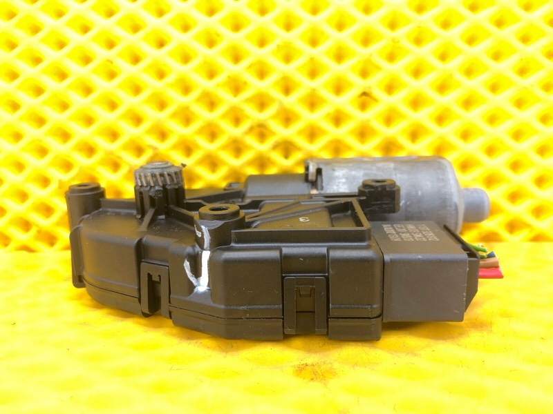 Моторчик люка Volkswagen Tiguan