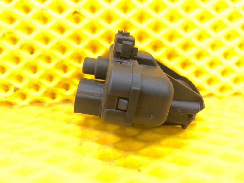 Активатор замка лючка бензобака Volkswagen Tiguan