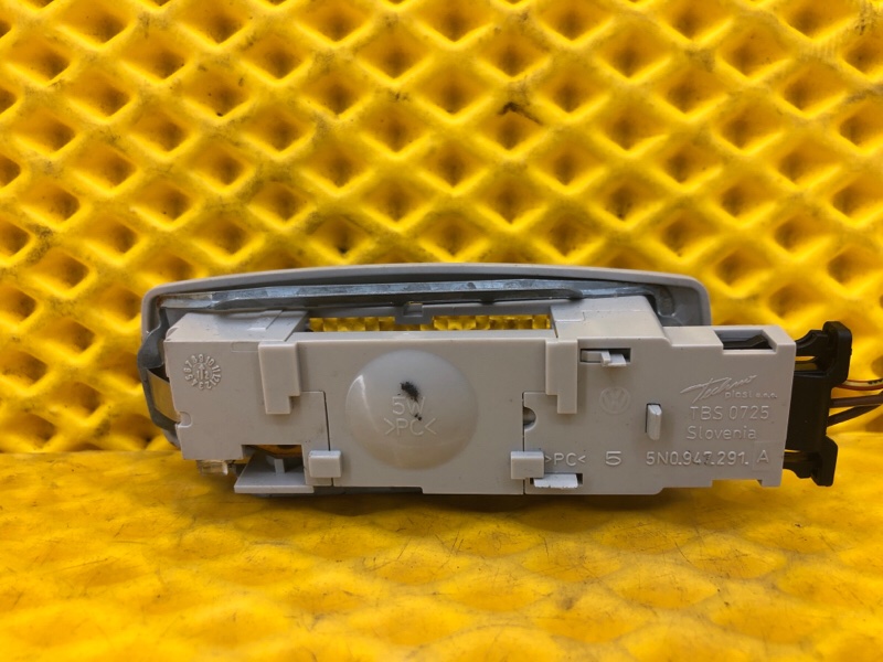 Плафон освещения салона Volkswagen Tiguan