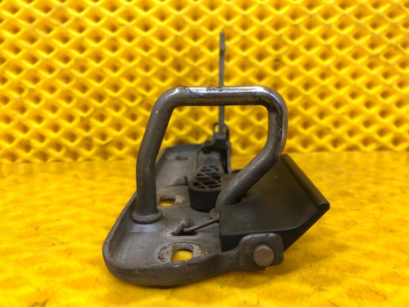 Крюк замка капота Volkswagen Tiguan