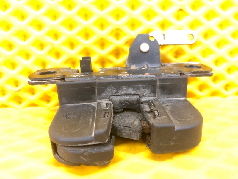 Замок двери багажника Volkswagen Touareg 2003 7L6