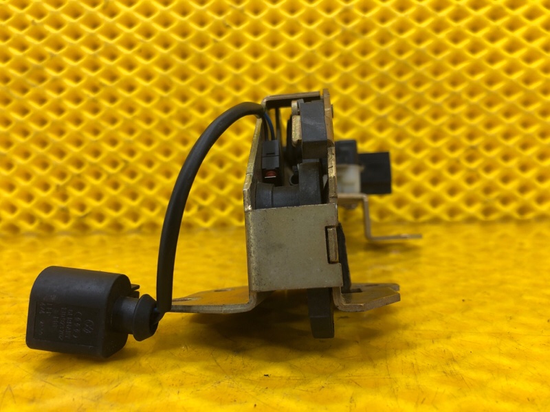 Замок багажника Volkswagen Touareg 2003 7L6