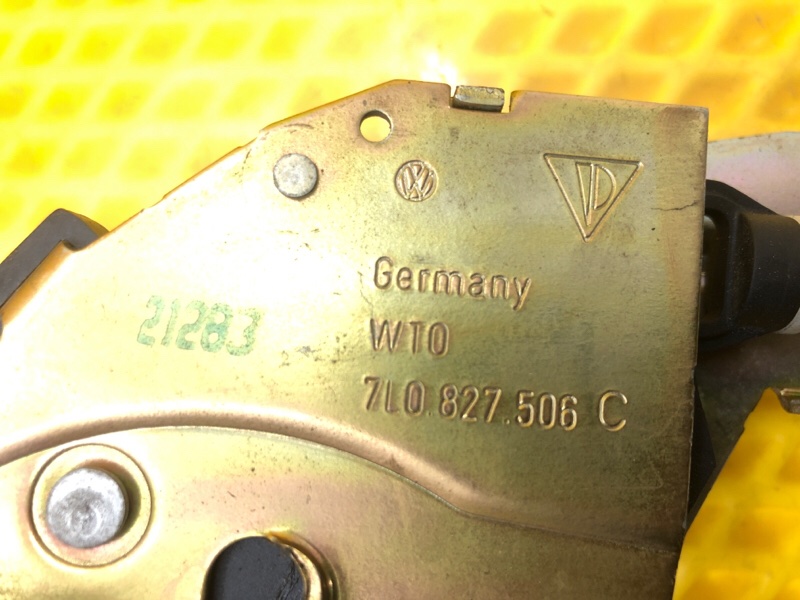 Замок багажника Volkswagen Touareg 2003 7L6