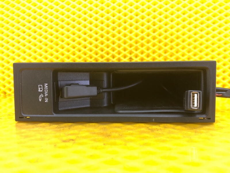 Блок управления мультимедией Volkswagen Tiguan