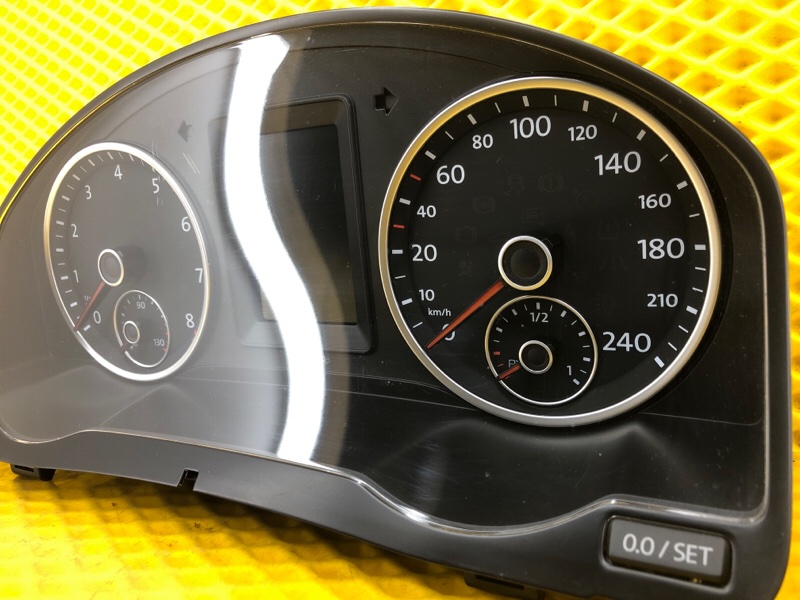 Панель приборов Volkswagen Tiguan