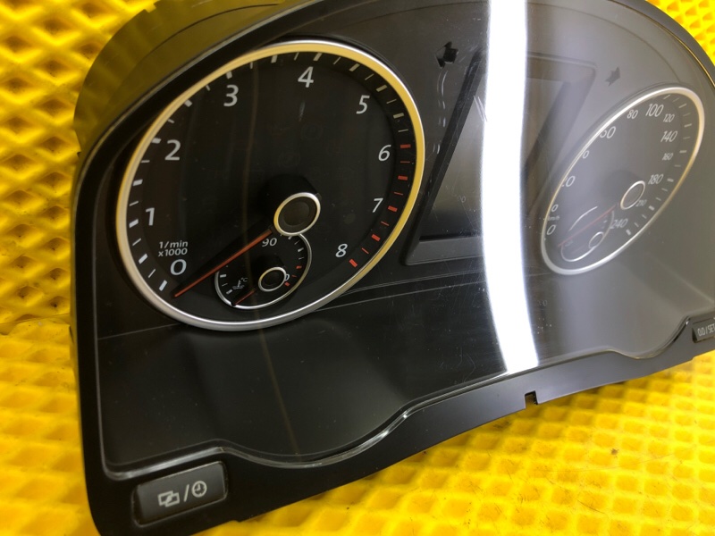 Панель приборов Volkswagen Tiguan