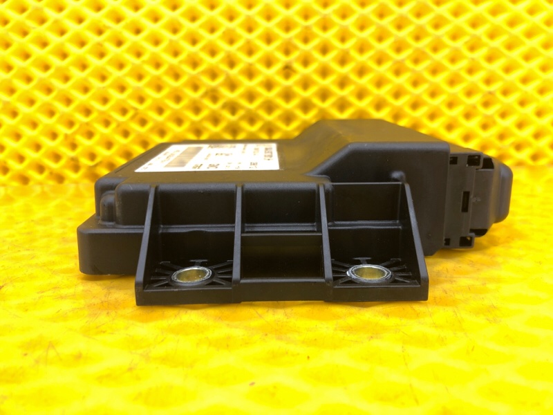 Блок управления стояночным тормозом Volkswagen Tiguan