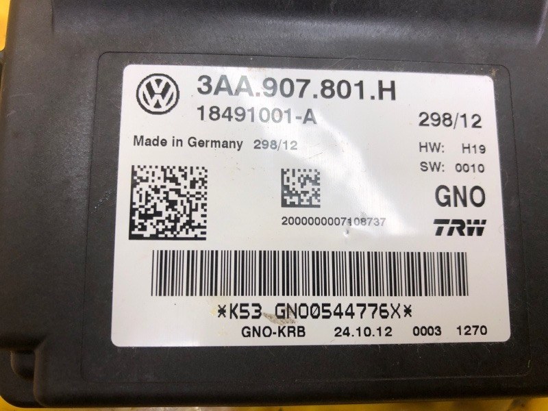 Блок управления стояночным тормозом Volkswagen Tiguan