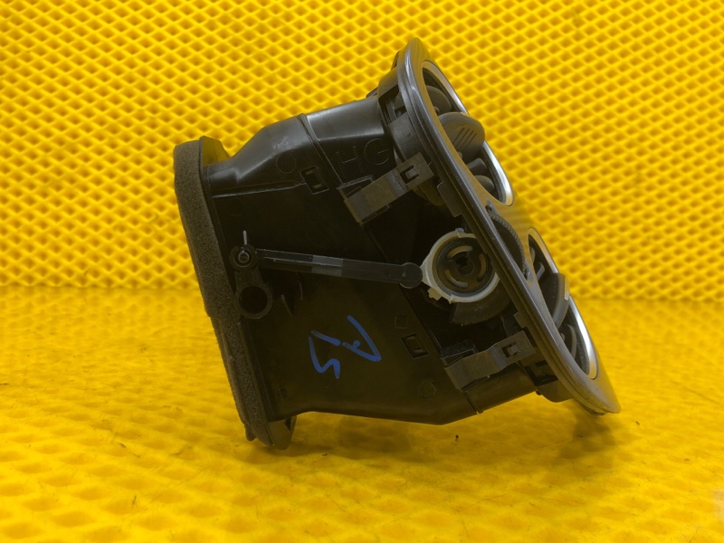 Дефлектор воздуховода центральный Volkswagen Tiguan