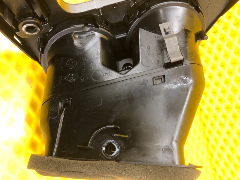 Дефлектор воздуховода центральный Volkswagen Tiguan