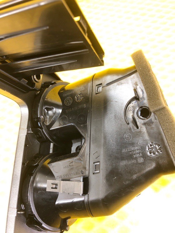 Дефлектор воздуховода центральный Volkswagen Tiguan