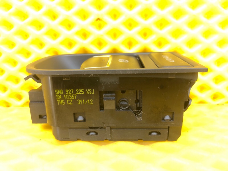 Кнопка стояночного тормоза Volkswagen Tiguan