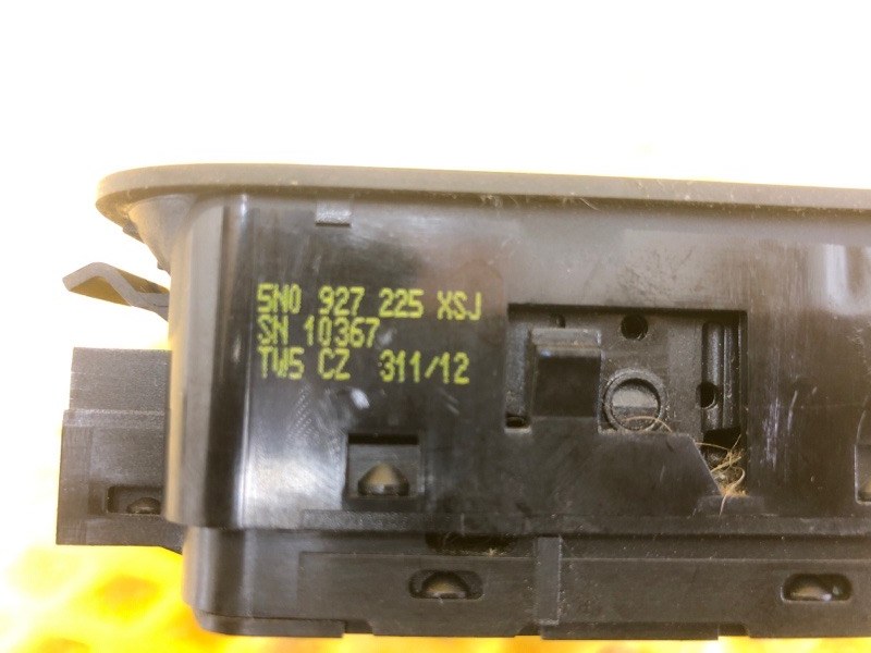 Кнопка стояночного тормоза Volkswagen Tiguan